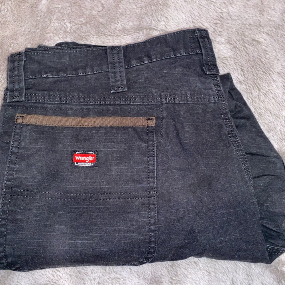 Wrangler Men's Dark Gray Relaxed Jeans